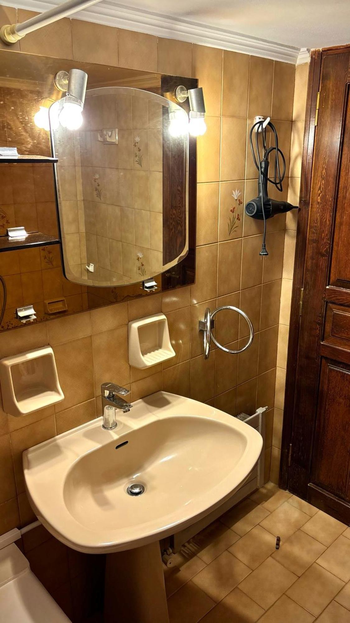 Antika 6 Hotel Толон Екстериор снимка